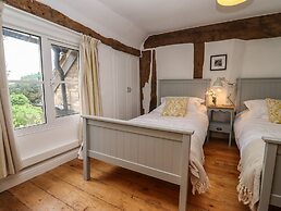 1 Whitehouse Cottages