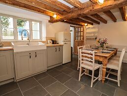 1 Whitehouse Cottages