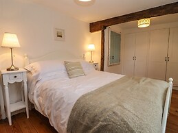 1 Whitehouse Cottages