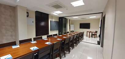 Staybridge Golfview Suites
