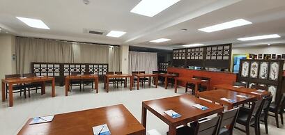 Staybridge Golfview Suites