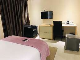 Staybridge Golfview Suites
