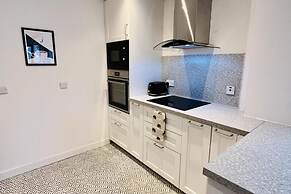 Cosy, Bright and Central Flat for Work and Holiday