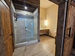 Eaglescape Suites and Event Center