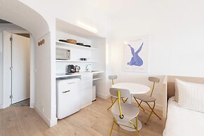 Equador Superior Suites by Olala Homes