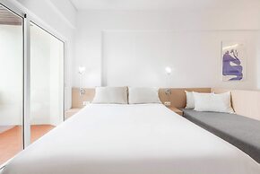 Equador Superior Suites by Olala Homes