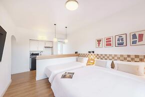 Equador Superior Suites by Olala Homes