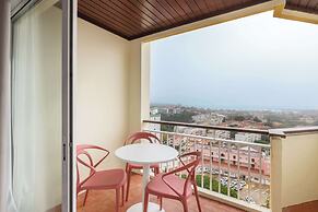 Equador Superior Suites by Olala Homes