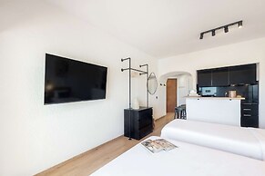 Equador Superior Suites by Olala Homes