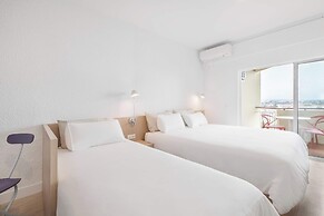 Equador Superior Suites by Olala Homes