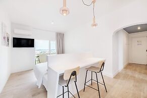 Equador Superior Suites by Olala Homes