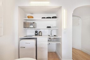 Equador Superior Suites by Olala Homes