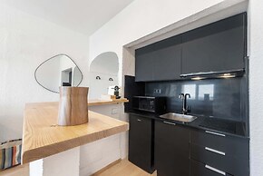 Equador Superior Suites by Olala Homes