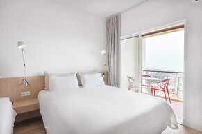 Equador Superior Suites by Olala Homes