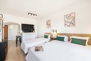 Equador Superior Suites by Olala Homes