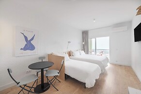 Equador Superior Suites by Olala Homes