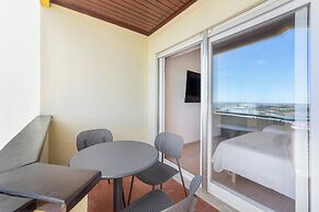 Equador Superior Suites by Olala Homes