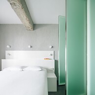 Luz Apartment by Olala Homes