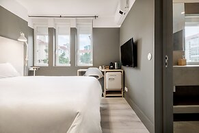 Rainbow Suites by Olala Homes