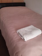 3 Bed House - Sleeps 4 - Parking - Wifi