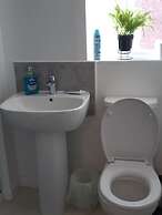 3 Bed House - Sleeps 4 - Parking - Wifi