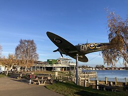 Luxury Pet Friendly Hot Tub Breaks at Tattershall