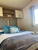 Luxury Pet Friendly Hot Tub Breaks at Tattershall