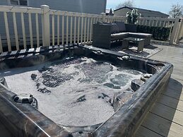 Luxury Pet Friendly Hot Tub Breaks at Tattershall