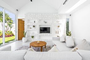 Casa Blanca Villa by Betterplace