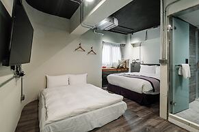 SATURN HOTEL