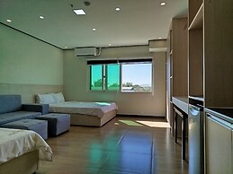 Emmaus condotel