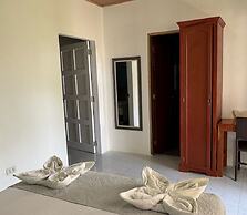 Lanas Beach Resort - Carabao Island