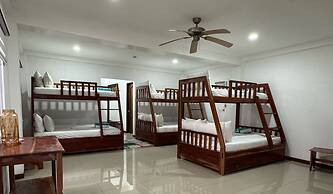 Lanas Beach Resort - Carabao Island