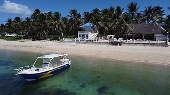 Lanas Beach Resort - Carabao Island