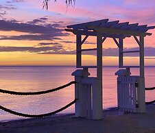 Lanas Beach Resort - Carabao Island