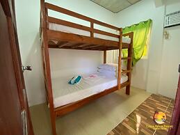Lanas Beach Resort - Carabao Island