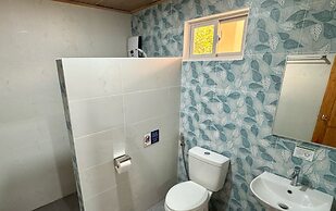 Lanas Beach Resort - Carabao Island