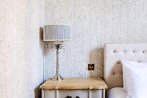 Notting Hill Charm: Central 2-bed Gem