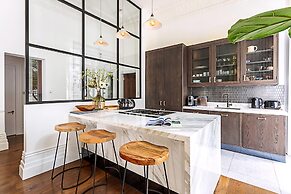 Notting Hill Charm: Central 2-bed Gem