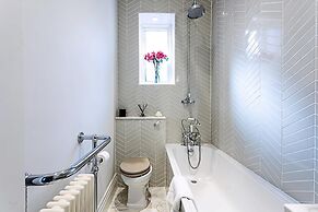 Notting Hill Charm: Central 2-bed Gem