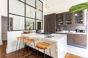 Notting Hill Charm: Central 2-bed Gem