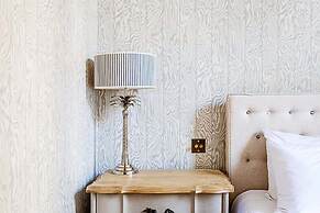 Notting Hill Charm: Central 2-bed Gem