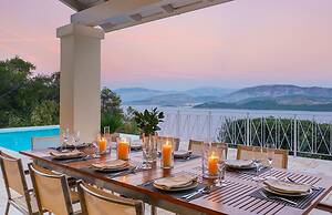 Omolos House in St Stefanos Bay