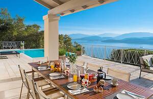 Omolos House in St Stefanos Bay