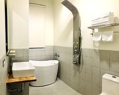 6 person single house