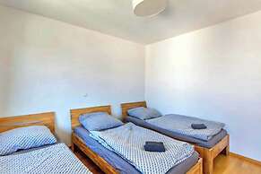Cozy Neuss Apartment With Modern Amenities