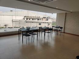GRAND MANOR SUITES