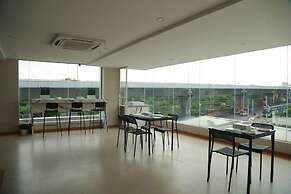GRAND MANOR SUITES