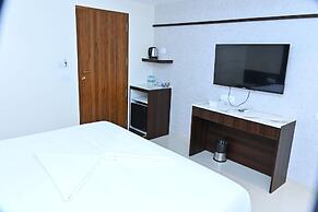 GRAND MANOR SUITES