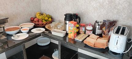 GRAND MANOR SUITES